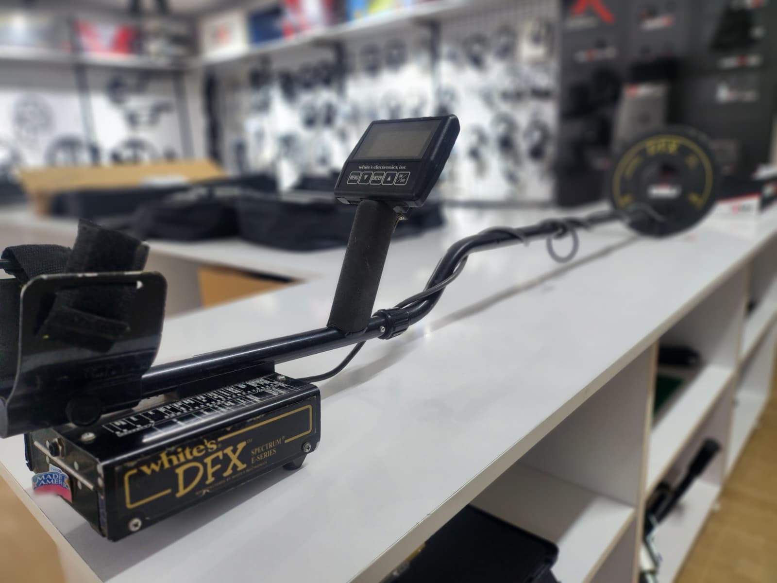 WHITE’S%20DFX%20SPECTRUM%20E-Serisi%20Metal%20Dedektörü
