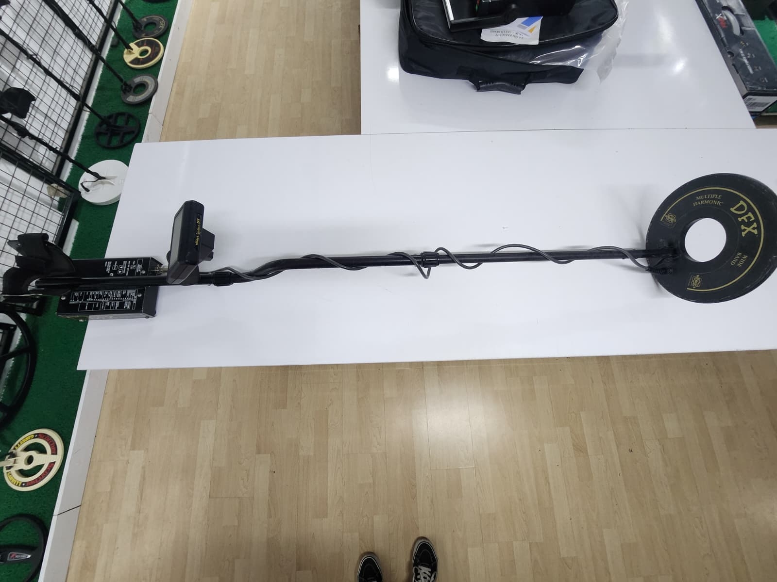 WHITE’S%20DFX%20SPECTRUM%20E-Serisi%20Metal%20Dedektörü